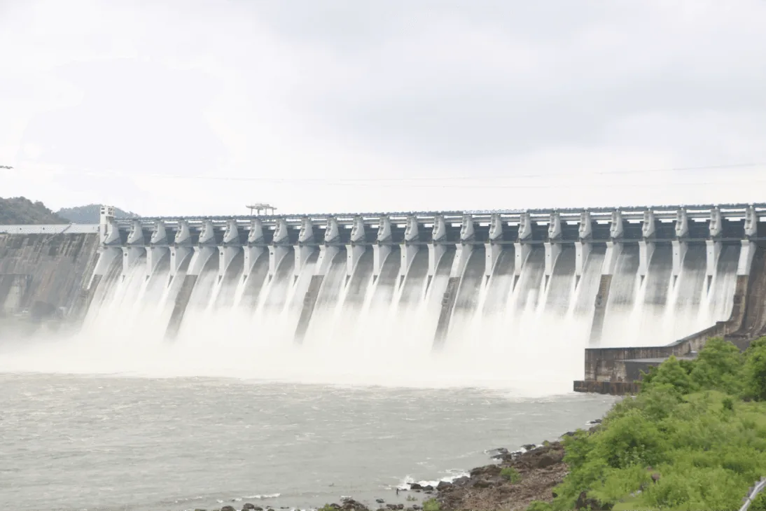 Sardar Sarovar Dam Yacht Ride — photo 3